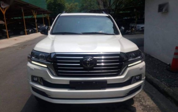 Selling Toyota Land Cruiser 2019 Automatic Diesel in Makati-1