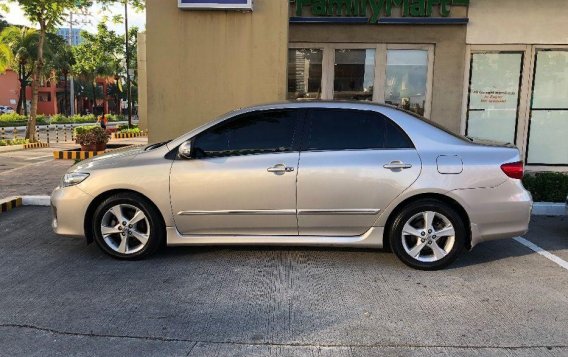 Selling 2nd Hand Toyota Corolla Altis 2012 Automatic Gasoline at 100000 km in Pasay-1