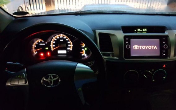 Sell 2nd Hand 2014 Toyota Hilux Manual Diesel at 60000 km in Makati-10