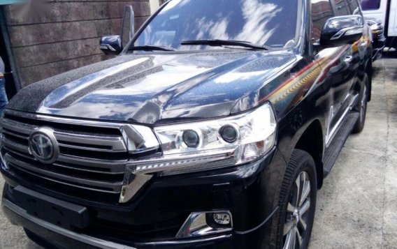 Selling Toyota Land Cruiser 2019 Automatic Diesel in Quezon City-1