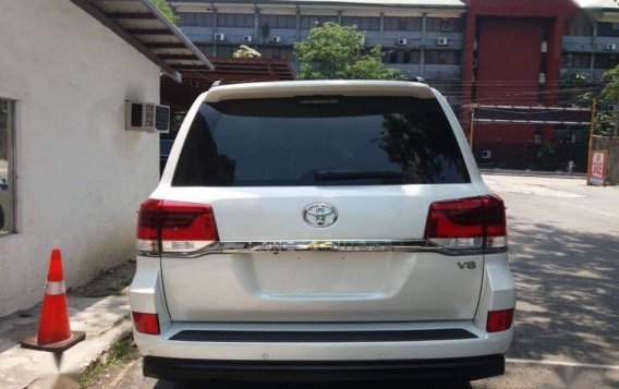 Selling Toyota Land Cruiser 2019 Automatic Diesel in Makati-3