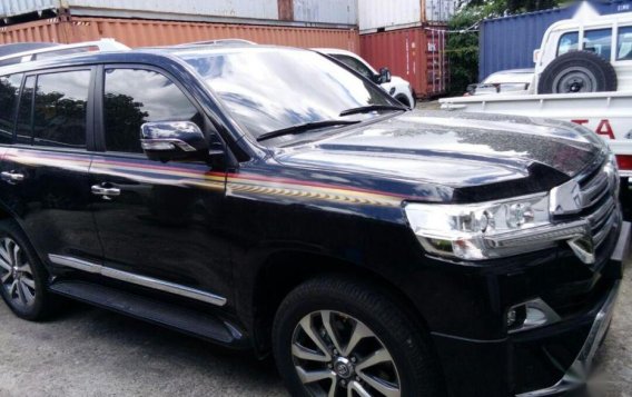 Selling Toyota Land Cruiser 2019 Automatic Diesel in Quezon City-3