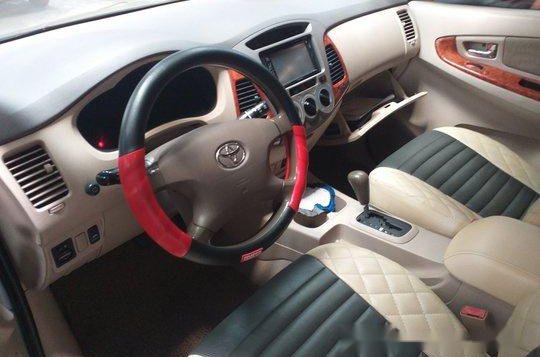 Silver Toyota Innova 2007 at 68544 km for sale-6