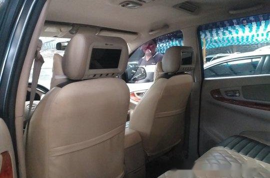 Silver Toyota Innova 2007 at 68544 km for sale-7