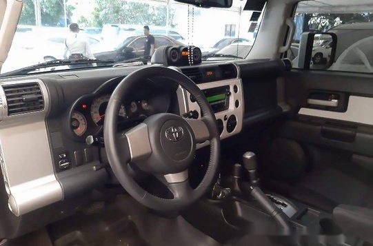 Sell White 2015 Toyota Fj Cruiser Automatic Gasoline at 58000 km in Makati-7