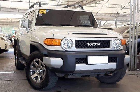 Sell White 2015 Toyota Fj Cruiser Automatic Gasoline at 58000 km in Makati