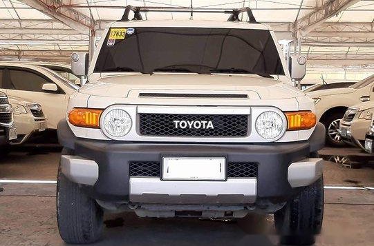 Sell White 2015 Toyota Fj Cruiser Automatic Gasoline at 58000 km in Makati-1