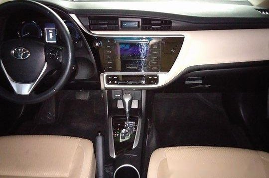 Sell Black 2018 Toyota Corolla Altis in Mandaluyong-8