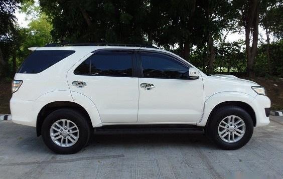 Selling White Toyota Fortuner 2014 Automatic Gasoline in Manila-2