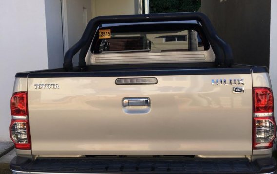 2nd Hand Toyota Hilux 2015 at 15000 km for sale -2