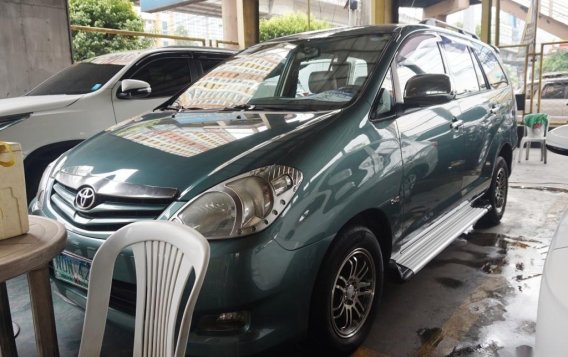 Selling Green Toyota Innova 2010 Manual Diesel in Manila