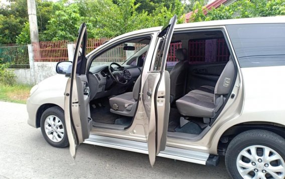 2011 Toyota Innova for sale in Cabatuan-2