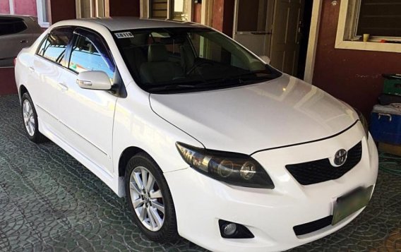 Selling Pearlwhite Toyota Altis 2010 in Angeles