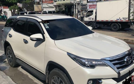 Pearlwhite Toyota Fortuner 2017 for sale in Las Pinas 