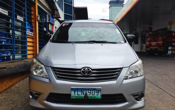 2012 Toyota Innova for sale in Cebu City -2