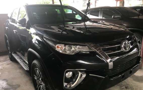 Selling Black Toyota Fortuner 2018 in Quezon City -1