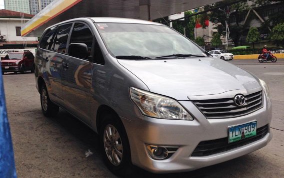 2012 Toyota Innova for sale in Cebu City -4