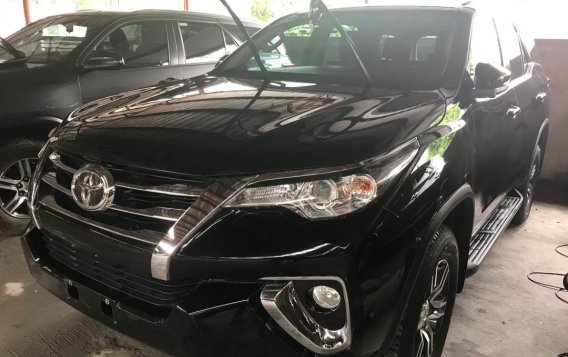 Selling Black Toyota Fortuner 2018 in Quezon City -2