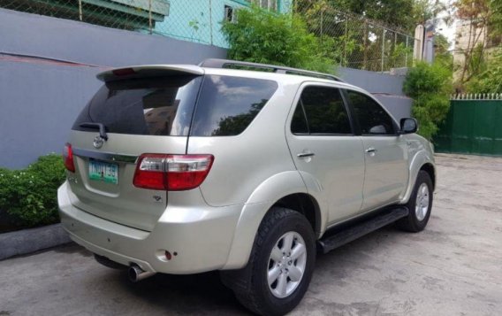 2011 Toyota Fortuner for sale in Quezon City-4