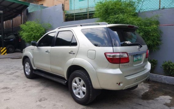 2011 Toyota Fortuner for sale in Quezon City-2
