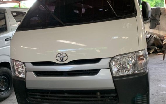 Selling White Toyota Hiace 2018 in Quezon City