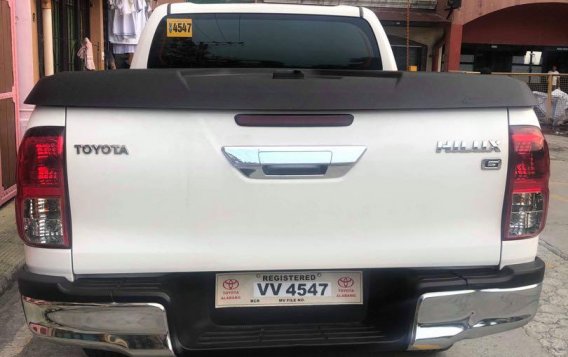 Selling White Toyota Hilux 2017 in Quezon City-1