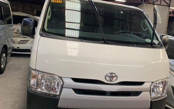 Selling White Toyota Hiace 2018 in Quezon City-7