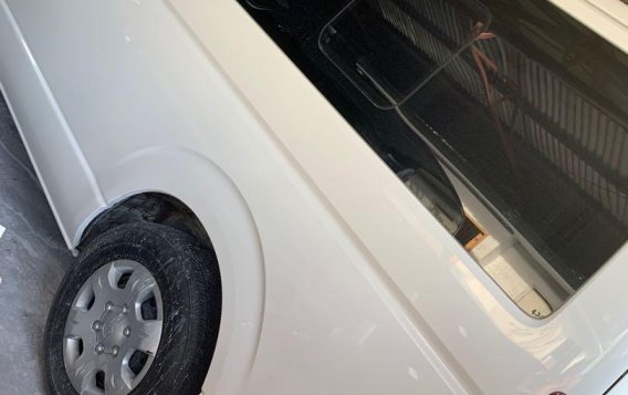 Selling White Toyota Hiace 2018 in Quezon City-6