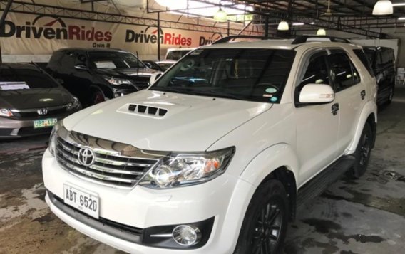 Pearl White 2015 Toyota Fortuner Diesel Automatic for sale in Quezon City