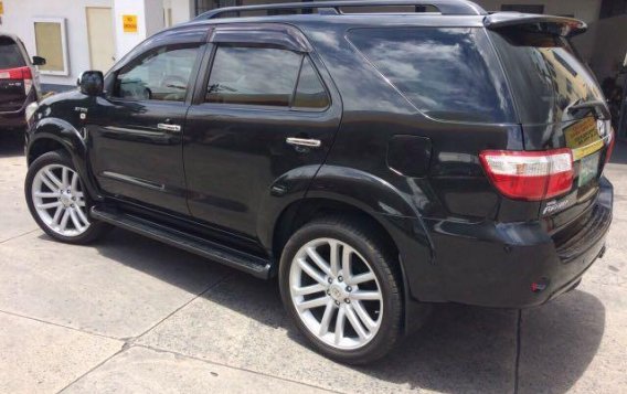 2010 Toyota Fortuner for sale in Manila-6