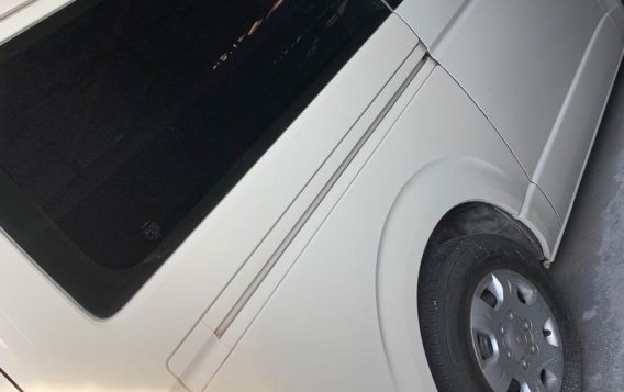 Selling White Toyota Hiace 2018 in Quezon City-5