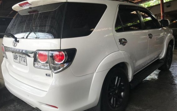 White Toyota Fortuner 2013 for sale in Quezon City-2