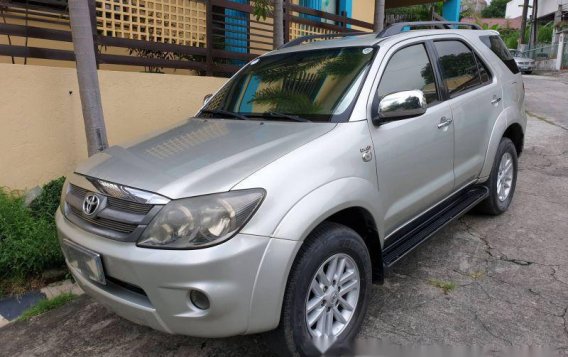 Selling Silver Toyota Fortuner 2007 at 97000 km 