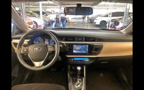 Sell 2015 Toyota Corolla Altis Sedan Automatic Gasoline at 45000 km -6