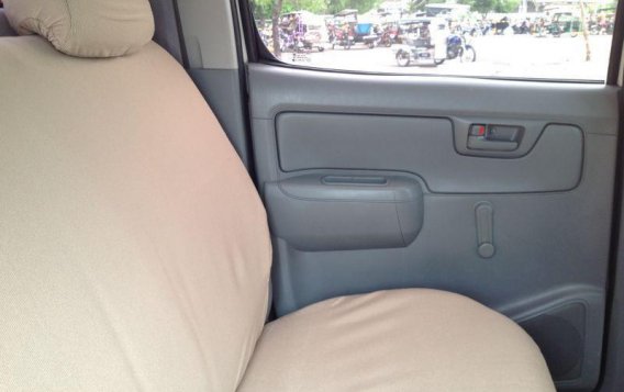 Selling Toyota Hilux 2011 Manual Diesel in Quezon -7