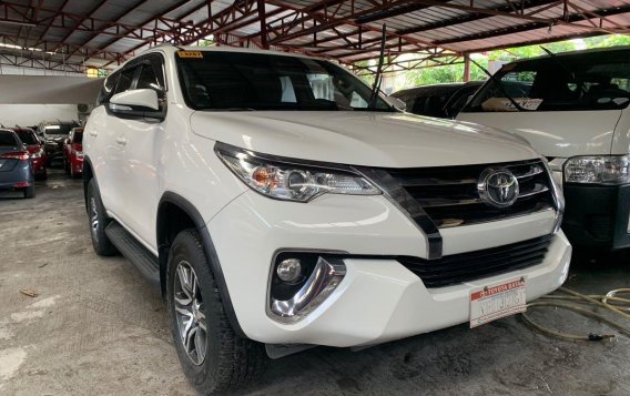 Selling White Toyota Fortuner 2017 in Quezon City-1