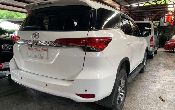 Selling White Toyota Fortuner 2017 in Quezon City-4