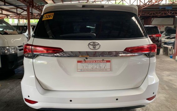 Selling White Toyota Fortuner 2017 in Quezon City-3