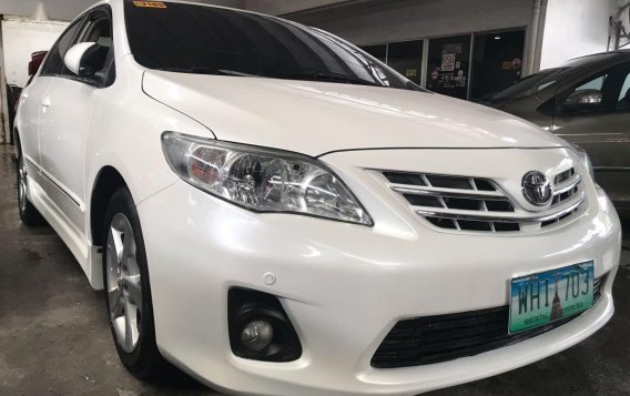 White Toyota Corolla Altis 2013 for sale in Quezon City -2