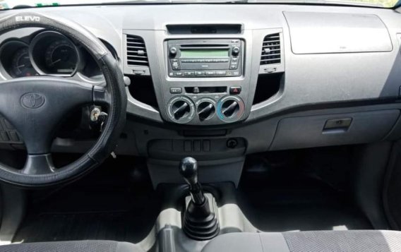 Toyota Hilux 2009 for sale in Quezon City-3