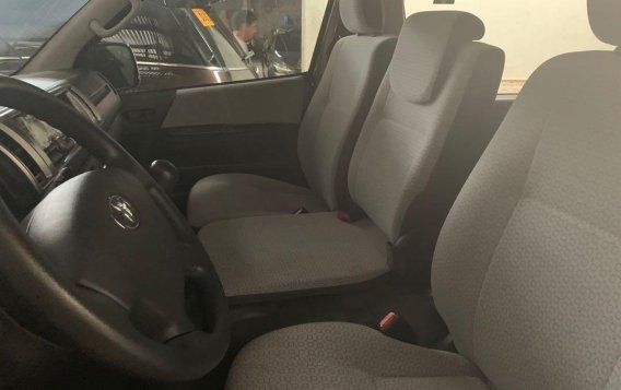 Selling Black Toyota Hiace 2018 Manual Diesel at 1900 km -4