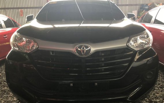 Selling Black Toyota Avanza 2018 at 6800 km -3
