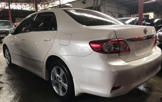 White Toyota Corolla Altis 2013 for sale in Quezon City -3