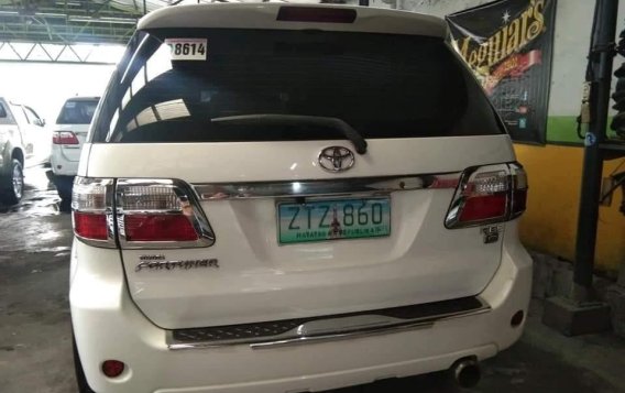 Toyota Fortuner 2009 at 100000 km for sale-2