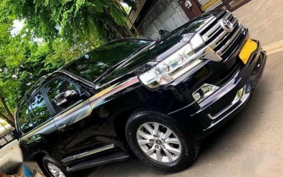 Selling Toyota Land Cruiser 2019 in Paranaque City