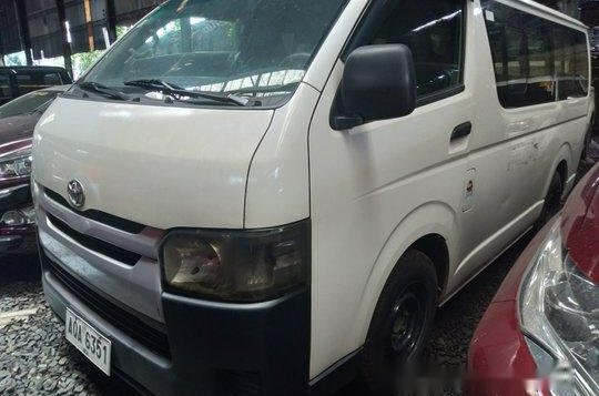 White Toyota Hiace 2015 at 175000 km for sale-2