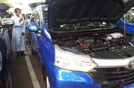 Selling Blue Toyota Avanza 2016 in Marikina-6