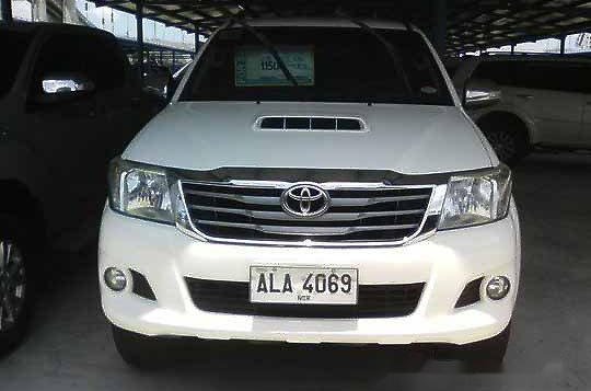 White Toyota Hilux 2015 at 35111 km for sale -2