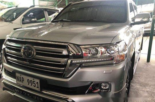Silver Toyota Land Cruiser 2018 Automatic Diesel for sale-2