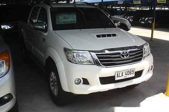 White Toyota Hilux 2015 at 35111 km for sale -5